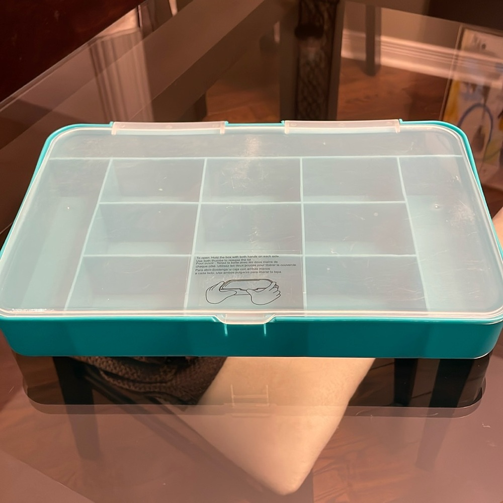 Storage container